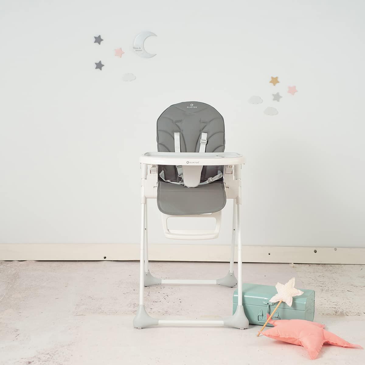 Olmitos – Trona bebe ligera multi posiciones – Asiento regulable con bandeja extraíble – Incluye ruedas y fácil plegado – Asiento acolchado y cómodo con textil anti manchas (CHARCOAL)