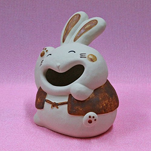 Amazon.co.jp: 招き うさぎ 置物 開運 縁起物 金運 風水 [お笑いうさぎ