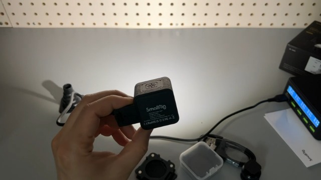 Dörr LED continu licht - videolamp - 77 Bi-Color LEDs - batterij - super flexibel - aluminium behuizing - zwenkframe - magnetische flitsschoen