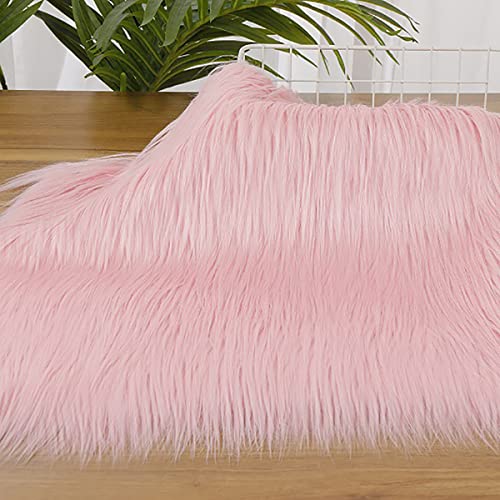 Fausse fourrure poils longs pour coussin et tapis cocooning de salon chaleureux