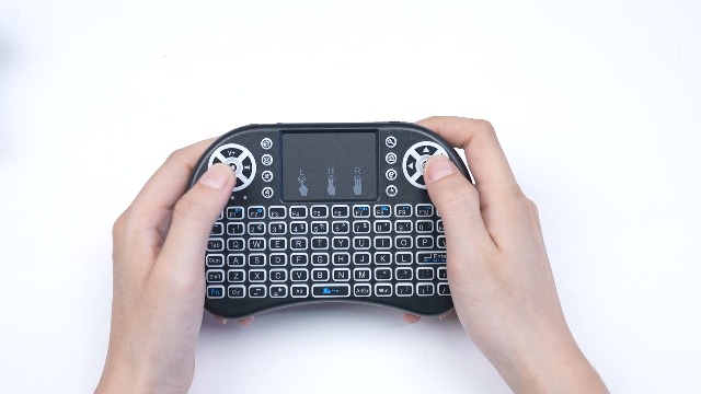 ❤️未使用　バックライト付 マルチファンクション キーボード タッチパッド搭載 Amazon.co.jp: ミニワイヤレスキーボード、RGB 7色バックライト付き