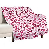 Dimensions : Disponible en 3 tailles (125 x 100 cm, 150 x 125 cm et 200 x 150 cm), cette couverture polyvalente est parfaite pour se blottir sur le canapé, agrémenter votre literie ou ajouter une touche cosy à votre chambre étudiante.