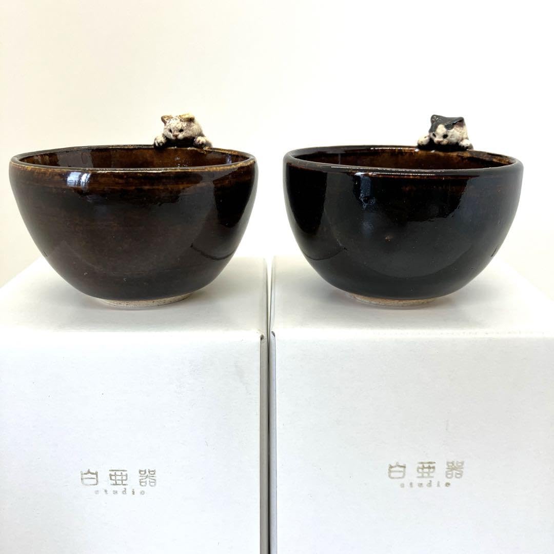 白亜器★猫口（にょこ）ハチワレ猫　ぐい吞み／小鉢★作家物・一点物・希少 Amazon.co.jp: 白亜器 猫口 お猪口 小鉢 セット : ホーム＆キッチン