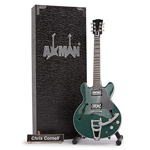 Réplique de guitare miniature C Cornell (Audioslave) avec boîte de présentation et support - Les Beatles, Paul McCartney, John Lennon, RIngo Starr, George Harrison Réplique de guitare miniature C Cornell (Audioslave) avec boîte de présentation et support
