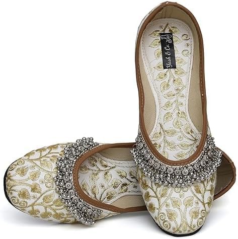 YASH & CO. Rajasthani Embellished Payal and Ghungroo Mojari | Hand Crafted Women's Ethnic and Traditional Jutti | Elegant and Comfortable2