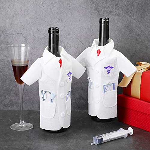 Fundas para botellas de vino blancas en fieltro para mesas de graduación 5