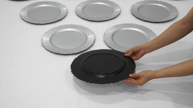 Platos cargadores redondos plateados de 13 pulgadas x100 miniatura 7