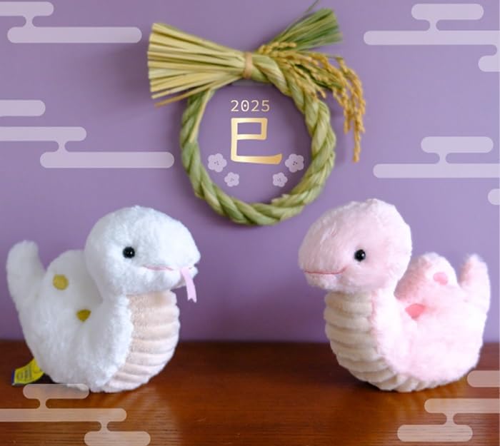 プーさん 干支 ヘビ 巳 ぬいぐるみ Mサイズ ピンク 白 2025年 干支プー 2025年の巳年にちなみプーさんがヘビのコスチューム！「ETO POOH 2025