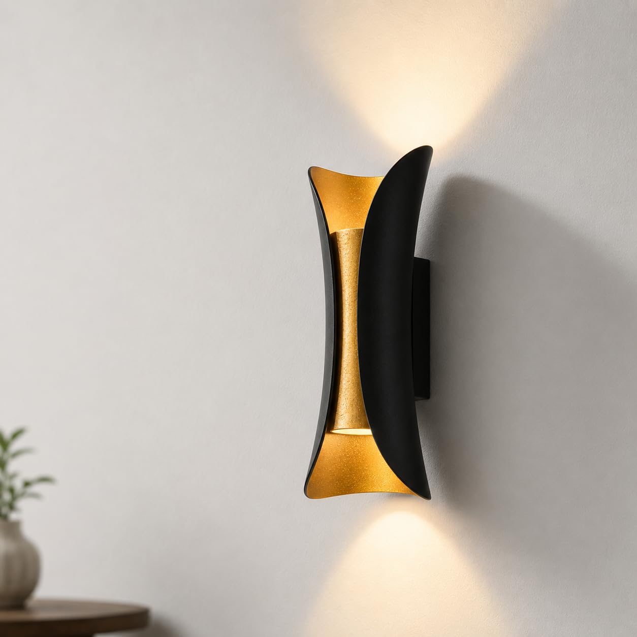 Schwarz-Goldene 20W LED Wandleuchte IP65 Wasserdicht Up Down Außenlampe aus Aluminium 3000K Warmweiß für Flur Garten Bad Balkon