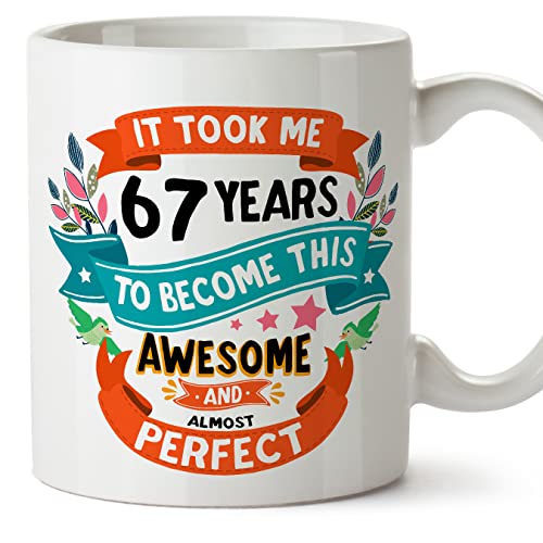 MUGFFINS Tazas 67 Cumpleaños - En Inglés - It took me 67 years to become perfect - 11 oz - Regalo original y divertido