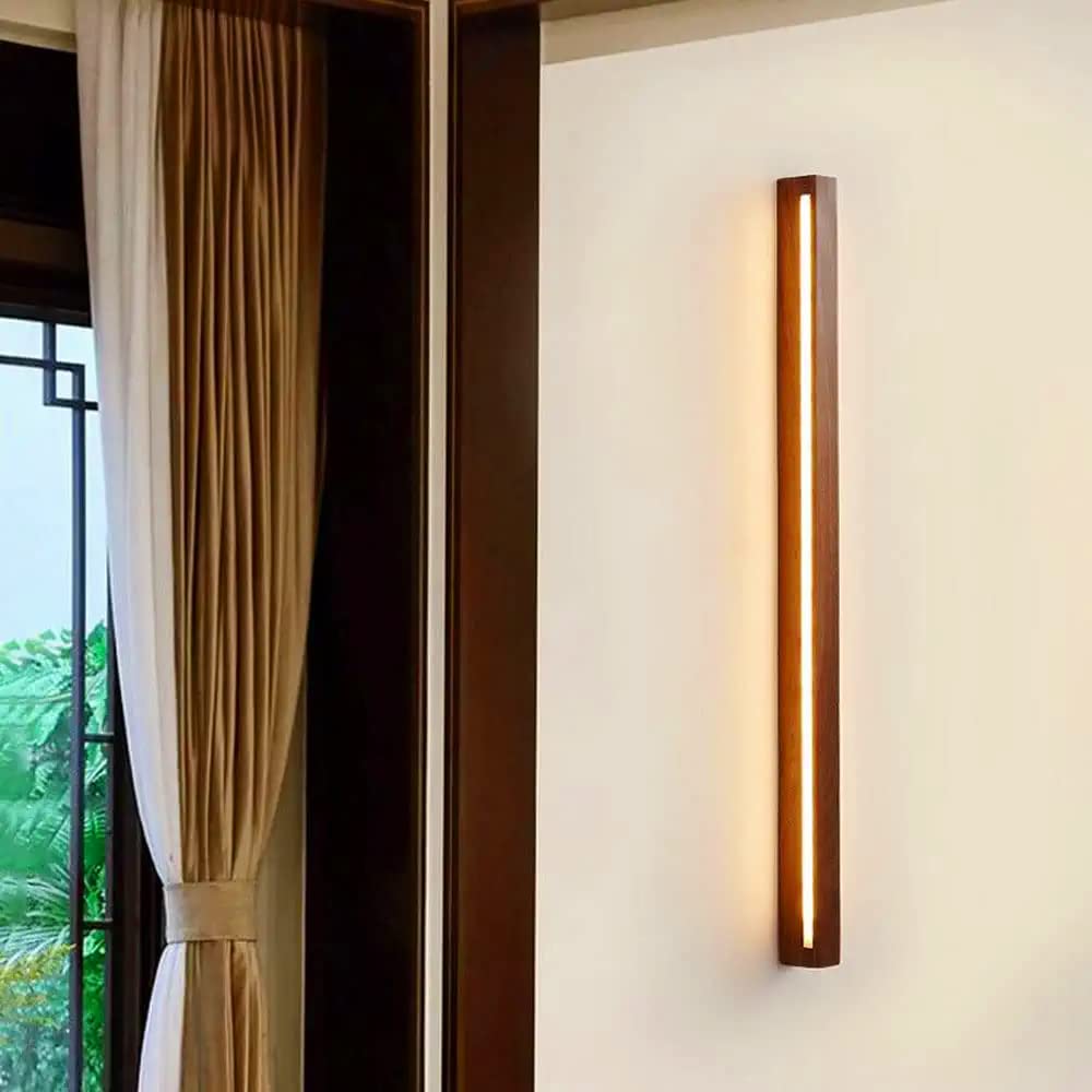 Aplique de pared lineal LED de madera con pantalla acrílica para interiores modernos
