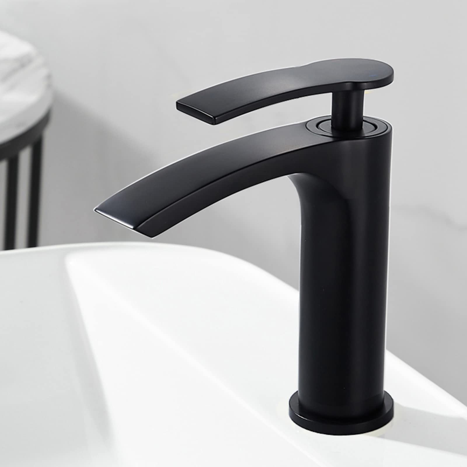 ZQFHSX Bathroom Sink Faucet Waterfall Black, Single Handle Basin Mixer Tap for Hot and Cold Water, Spout Sink, Short LWX