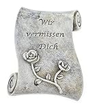 WB wohn trends Grab-Schmuck Schriftrolle Rose, Wir vermissen Dich, 11x9x2,5cm grau Kunst-Stein Trauer-Deko Gedenk-Stein