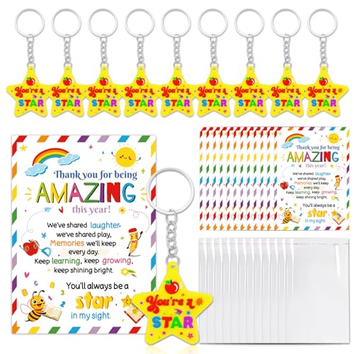 Cadeaux pour étudiants de la part des enseignants lors de la fête de fin d'année scolaire