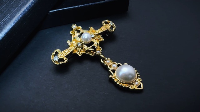 Amazon.com: Meralando Gold Vintage Pearl Brooch for Women
