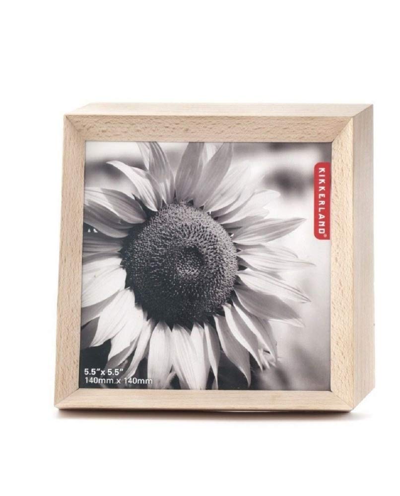 Cadre photo isométrique Kikkerland blanc taille L pour briser la monotonie des murs