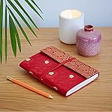 Liso Papel y muy fácil a escribir. mejor con bolígrafo o gel lápiz no recomendado para pluma estilográfica.
