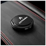 🚗【Exquisites und klassisches Design】 Der Auto-Lufterfrischer ist sehr klein und kompakt, nimmt nicht zu viel Platz ein und hat ein schwarzes Oberflächendesign, das klassisch und stilvoll ist. Nicht nur ein Luftreiniger, sondern auch ein schönes Dekorationsgerät.