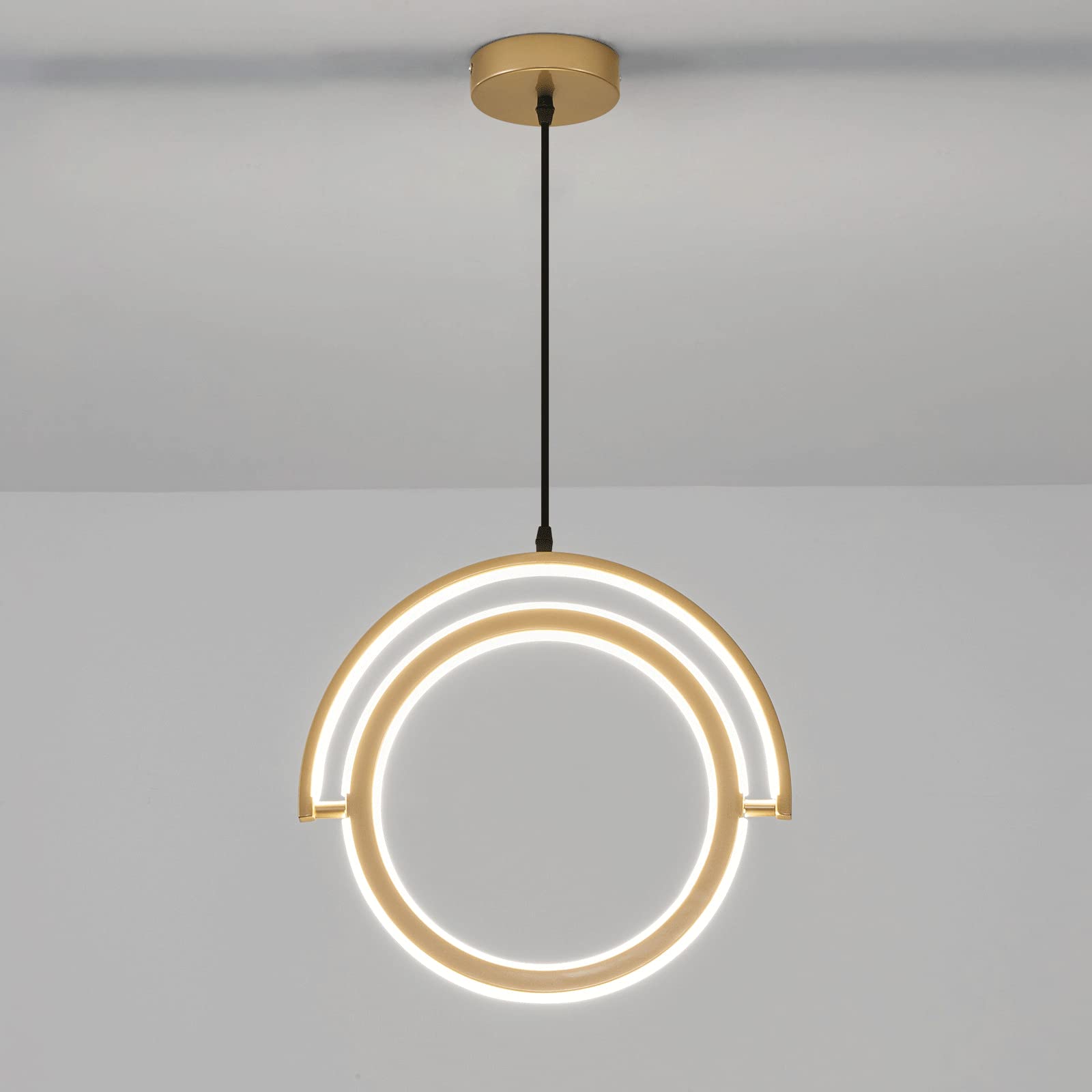 Lampe suspendue en forme d'anneau pour gagner de la place sur votre table de chevet