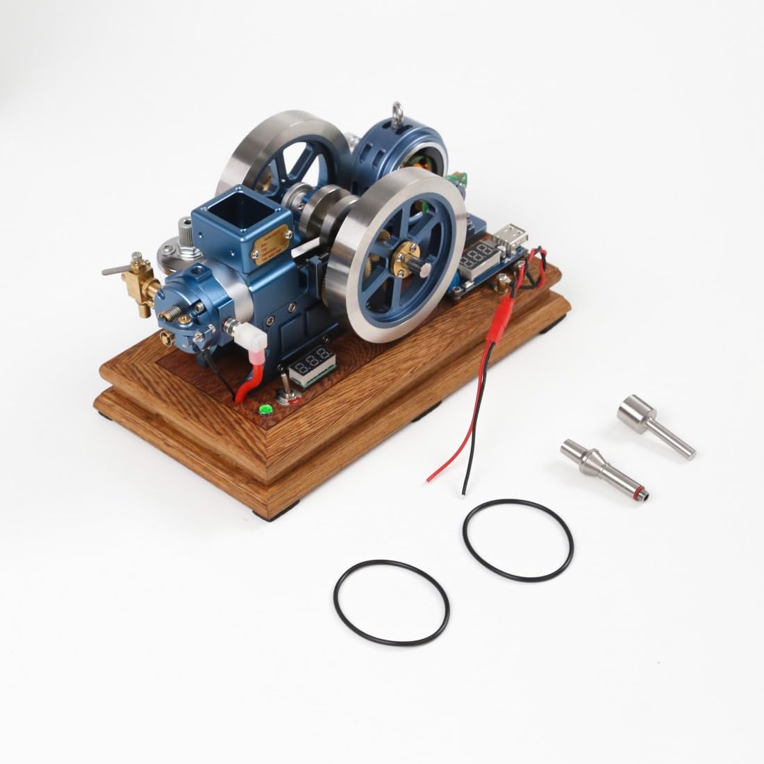 Modello di motore orizzontale a quattro tempi con raffreddamento ad acqua e generatore | Il controllo della velocità e la doppia uscita di corrente combinano la meccanica visibile con l'esecuzione del generatore.
