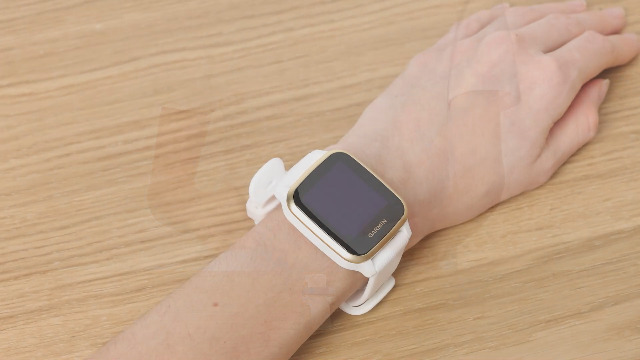 Garmin Venu SQ - Montre connectée santé Bien-être, GPS intégré, Multisports, Cardio Poignet, Stockage Musique, Pay - Light Gold avec Bracelet Blanc - Boîtier 40mm