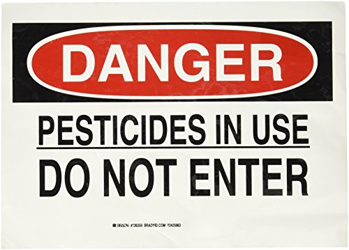 Panneau danger pesticides Brady 126359 pour interdire l'accès pendant les traitements