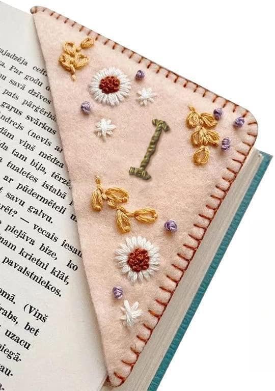 Marcapáginas de esquina bordado a mano de 26 letras, triángulo de fieltro, cosida, esquina cosida, hecho a mano, accesorios únicos para los amantes de los libros (I, primavera)