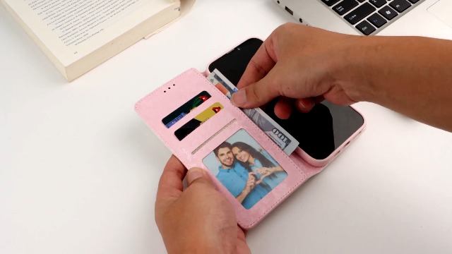UEEBAI Cover Portafoglio Per IPhone 11 (6,1 Pollici) – Pelle Con Blocco RFID, Slot Per Schede, Bassorilievo Fiore, Supporto E Chiusura Magnetica - 2