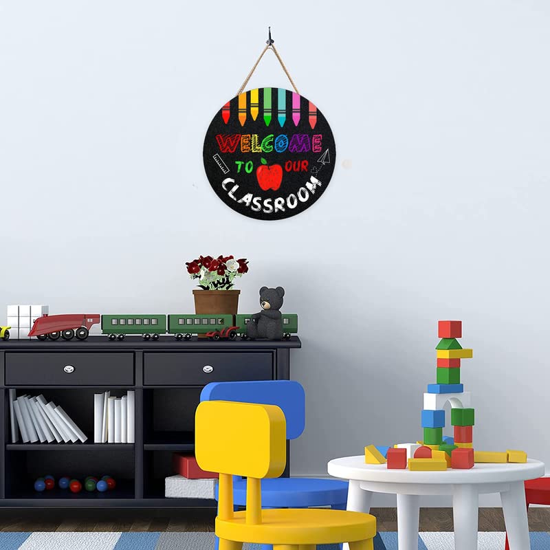 TOARTi Willkommensschild Aus Holz Für Klassenzimmer – Buntes Türschild 29x29 Cm, Mit Gravur & Aufhängebändern