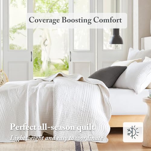 Image of Madison Park Cottage Damask Coverlet Set, 3 PC Full /Queen Quilt Set | Scallop Edge, All Season Oversized Bedding with Pre-washed Cotton-Filled Quilt, Shams, White