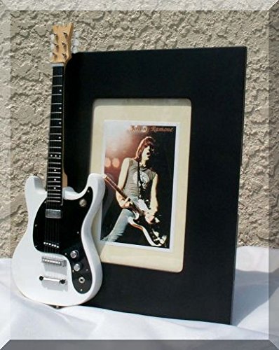 Johnny Ramone Guitare Miniature Cadre photo Mosrite - Les Beatles, Paul McCartney, John Lennon, RIngo Starr, George Harrison Johnny Ramone Guitare Miniature Cadre photo Mosrite
