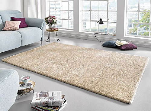 Il tappeto a pelo lungo di Mint Rugs, con il suo pelo lungo 30 mm, non è solo particolarmente morbido e soffice, ma anche insonorizzante