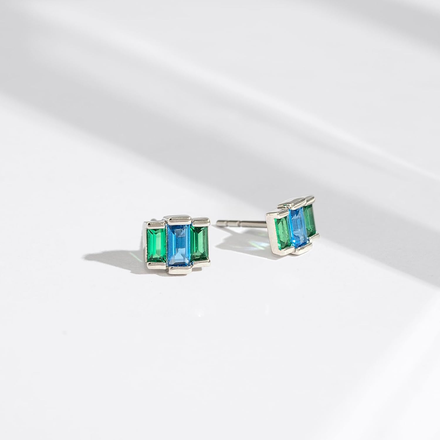 Amazon Essentials Rhodium or Yellow Gold Plated Brass Cluster Baguette Earrings - Image 5