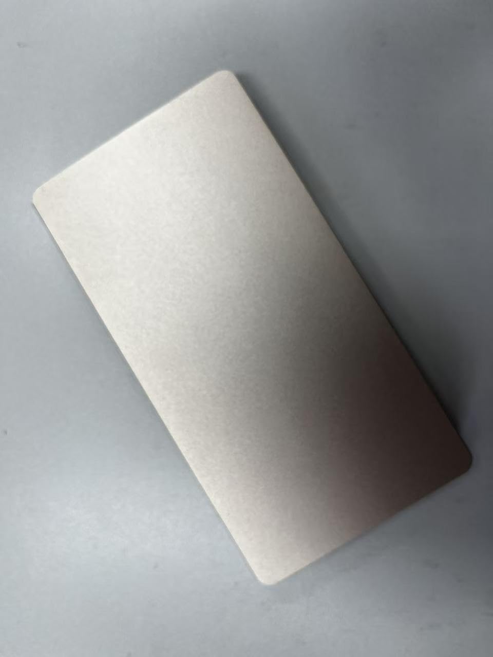 Stazione di Ricarica con Cavi Integrati, Dock Batteria Portatile da 8000 mAh x 8, Power Bank Phone con Alta Capacità, Ricarica Portatile All-in-one per iPhone 17/16/15/14/13/12 Serie