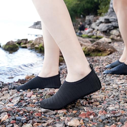 Foto von JOTO Wasserschuhe für Damen Herren Kinder, Unisex Badeschuhe Strandschuhe Quick-Dry Schnelltrockend Aquaschuhe Schwimmschuhe Surfschuhe Barfuß Schuhe