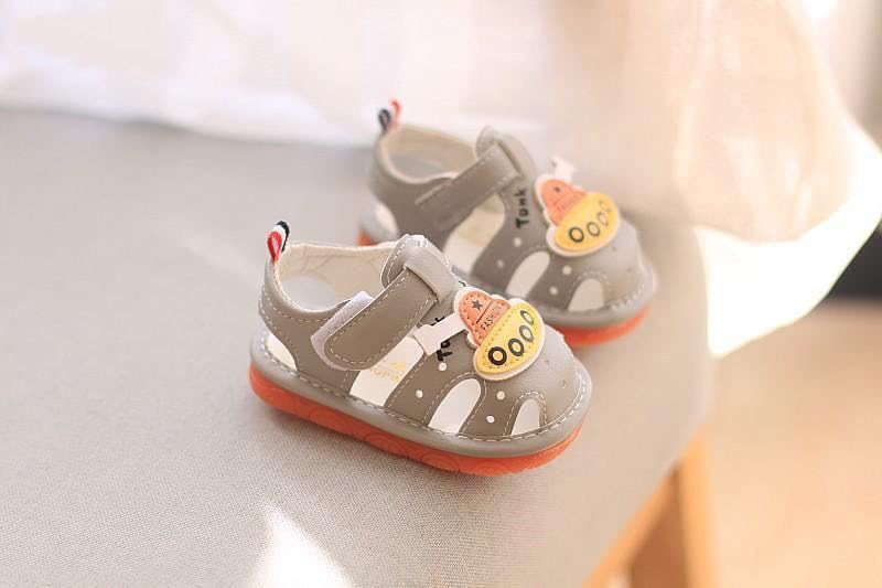 Squeaky Sandals Anti-Slip Rubber Sole Toddler First Walkers Shoes For Boys Girls（grey/Beige/Pink,Sole Length 11.5~13.5cm）2