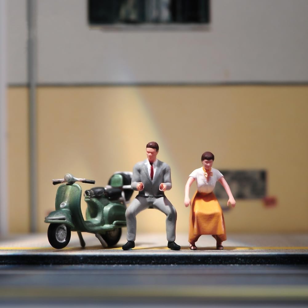 1/43 Scale Action Figure Young Couple with Electric Vehicle Hand Painted Miniature Figure Model
