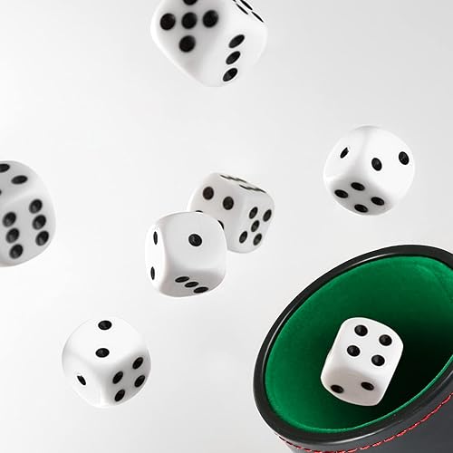 Miniatura 4 de GWHOLE Juego de dados de cuero con compartimento de almacenamiento, coctelera de forro de fieltro con 5 dados de puntos para juegos de Farkle