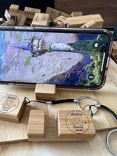 Uvimark | Pack 25 Llaveros Personalizados con Soportes Móvil | Detalles Boda | Detalles Bautizo | Detalles Comunión | Llaveros Soporte Smartphone Universal | Ya disponible en tu tienda friki favorita! En mundofriki.es!