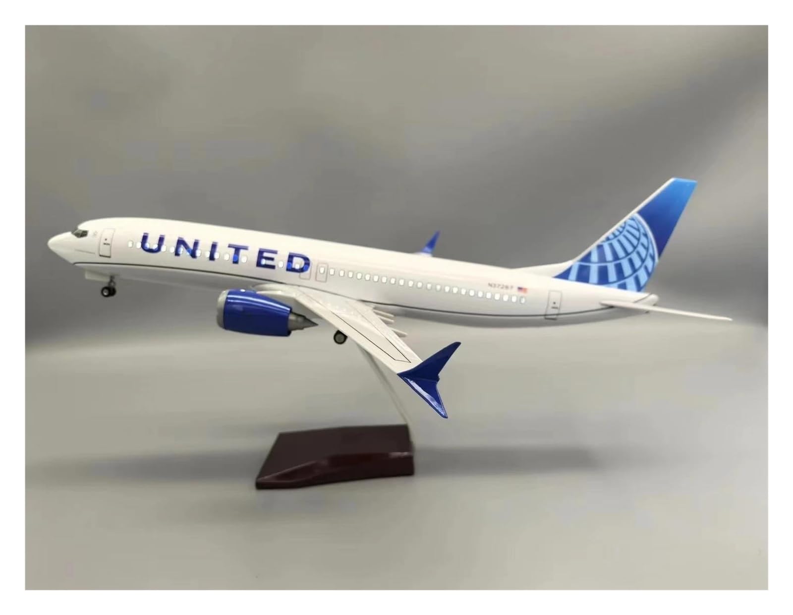 Odlewane zabawki samolotowe Skala 47 cm dla 737Max Malowanie Model samolotu Budynek z przekładnią Model samolotu Światła robocze Model samolotu do zbierania i wyświetlania (ze światłem)