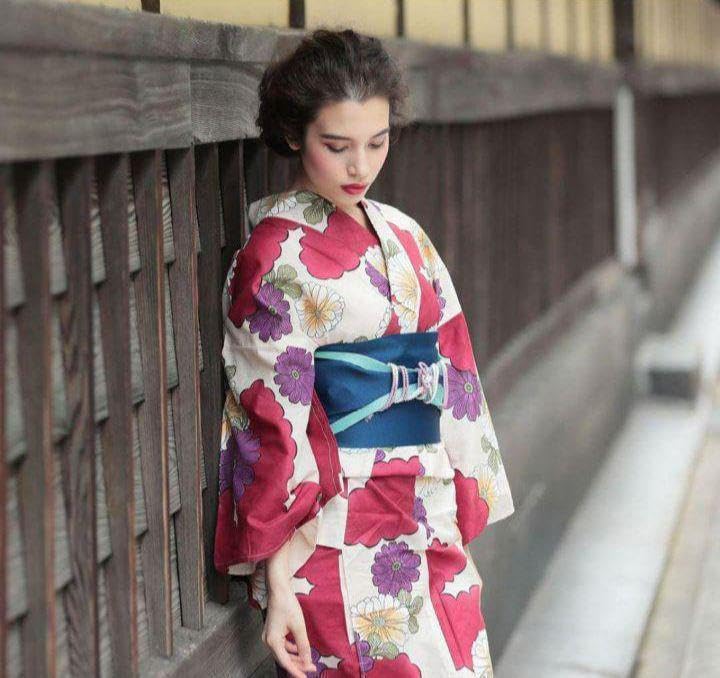 お任せ下駄つき◆◆高級変わり織り◆古典紅菊と江戸花尽くし浴衣 Amazon.co.jp: 高級純日本染め高級変わり織り古典紅菊と江戸花