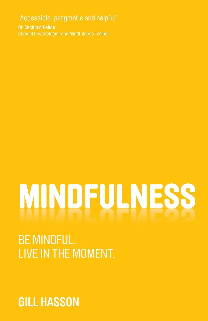 Mindfulness: Be mindful. Live in the moment. Paperback – 23 Aug. 2013