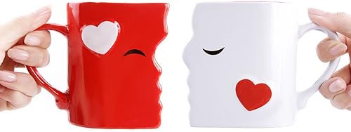 Miniatura 2 de Juego de tazas besándose, Besar