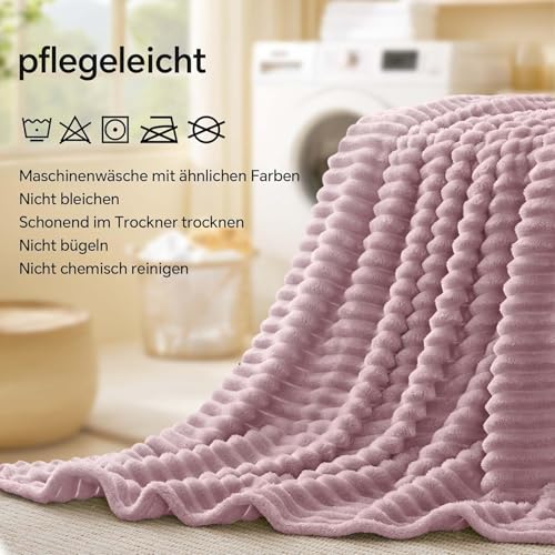 BEDELITE Kuscheldecke Flauschig Decke 150x200 - weiche XL Flanell Decken Beerenviolett für Couch, Deko Streifen Cord Fleecedecke als Couch Überwurf für Wohnzimmer, Twin Blanket Wide Use 5