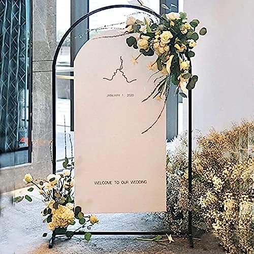 Arche de mariage dorée pour une décoration de fête réussie