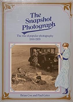 Paperback The snapshot photograph: The rise of popular photography, 1888-1939 Book