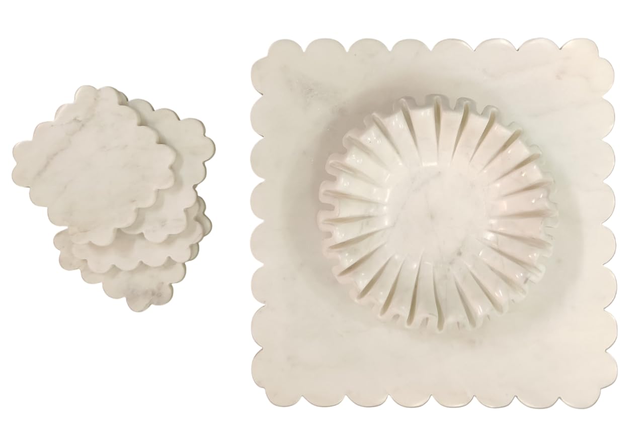 Sous-verres en marbre blanc naturel et planche chic pour table élégante