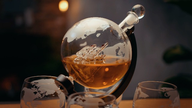 Decanter Whisky Con Mappa Mondo | 900ML + 3 Bicchieri | Con Cubetti Ghiaccio Riutilizzabili