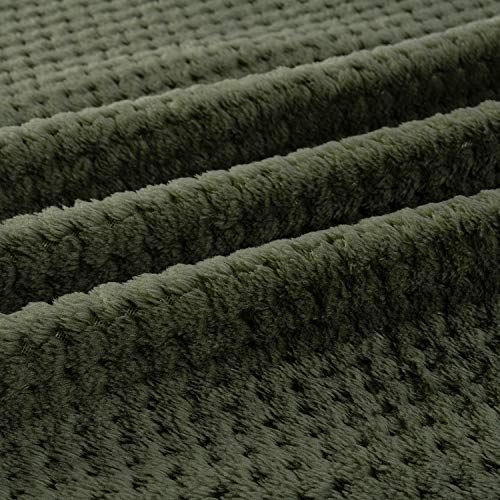 Image of Dog Blanket, Warm Soft Fuzzy Polyester Microfiber /Fleece, 100%, Single Layered, M /32 inch x 40 inch, Dark Green, Pet Travel Blanket