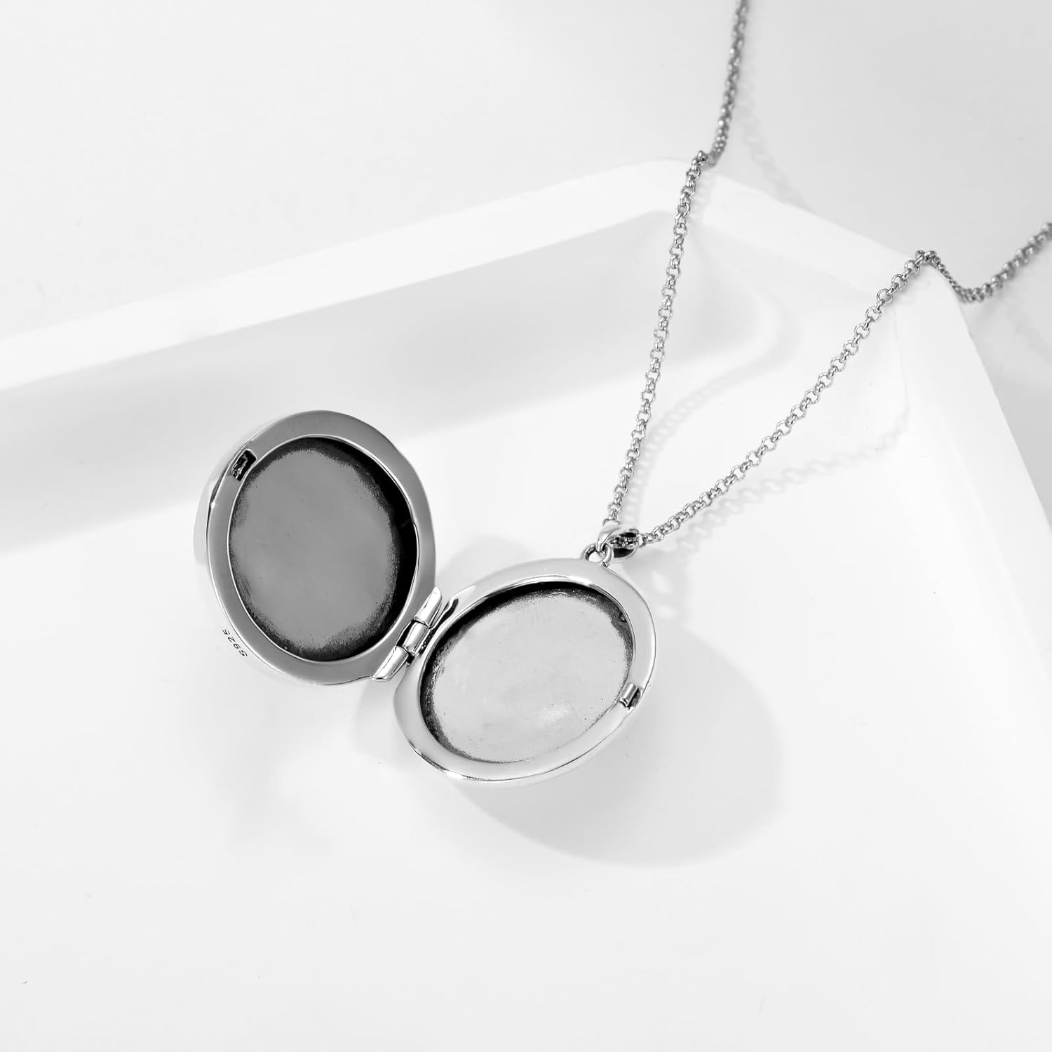 SOULMEET Personalized Large Round Crucifixion Cross Locket Necklace That Holds 2 Pictures Photo Silver/Gold Christianity Cross with Jesus Locket 1 Inch Photo Locket Gift for Woman Men